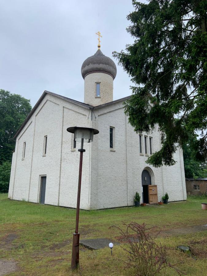 St. Georg Kloster Milmersdorf Exterior photo